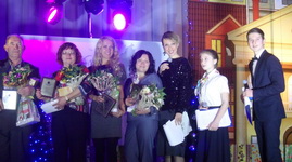 директор центра «Лучик» с победителями фестиваля из Москвы и Калининграда